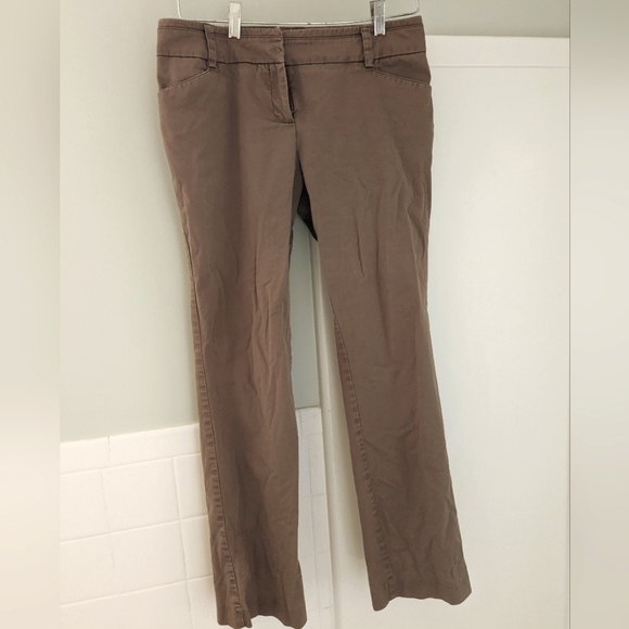 New York and Company Stretch Khaki Sz 4 short - Picture 1 of 3